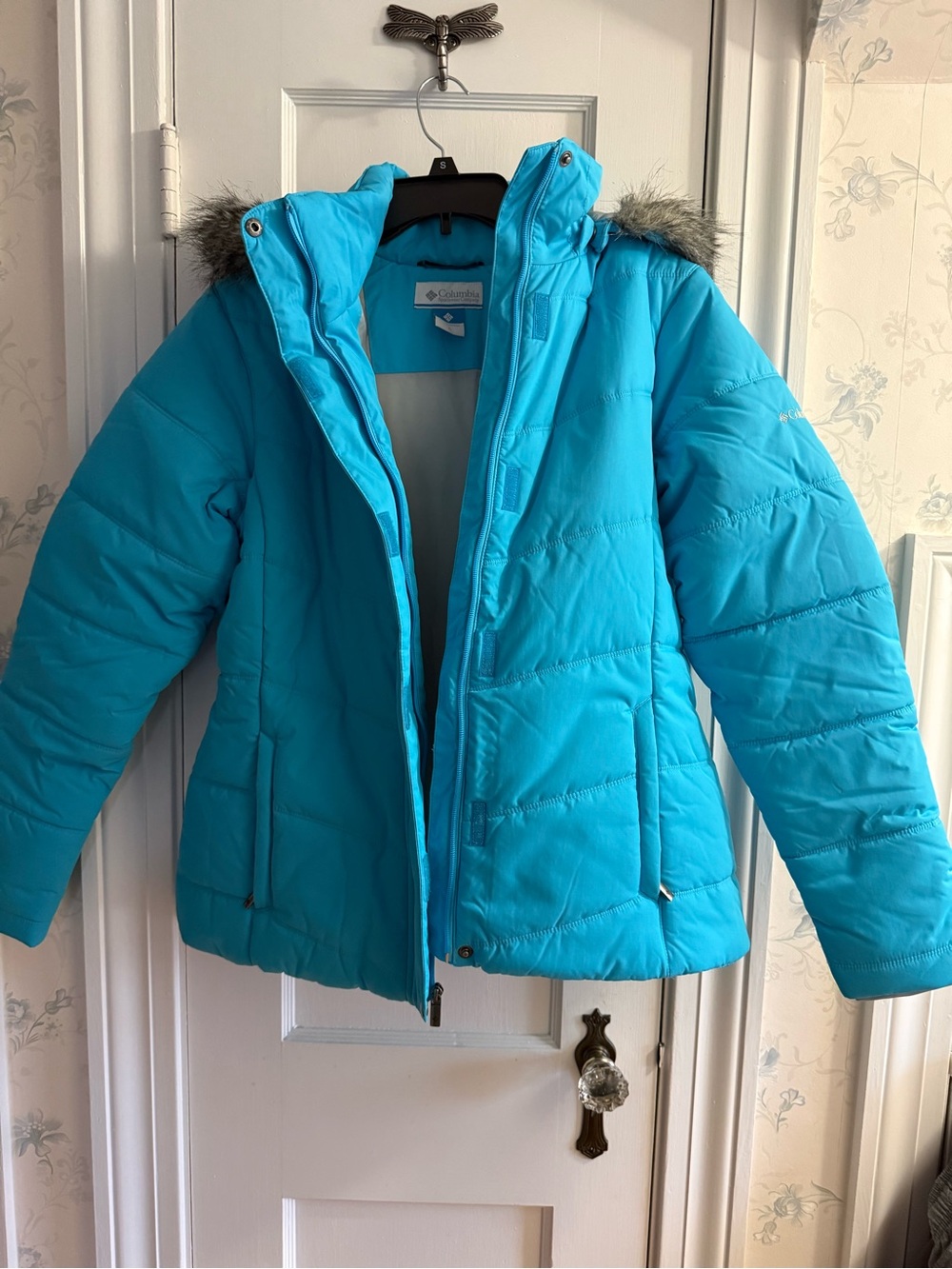 Columbia womans Turquoise Puffer Jacket with Faux-Fur Hood, L